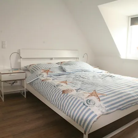 Reihenhaus Mittelweg 37b *